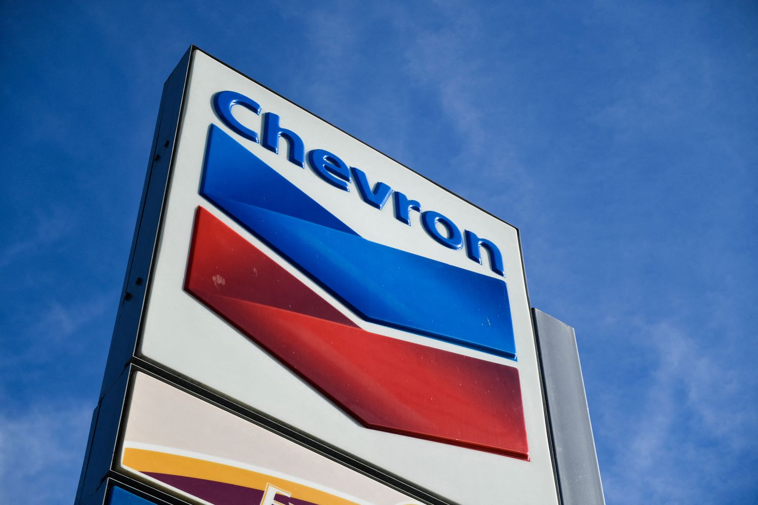 Chevron купит Hess Corp за 53 миллиарда долларов в рамках сделки с акциями