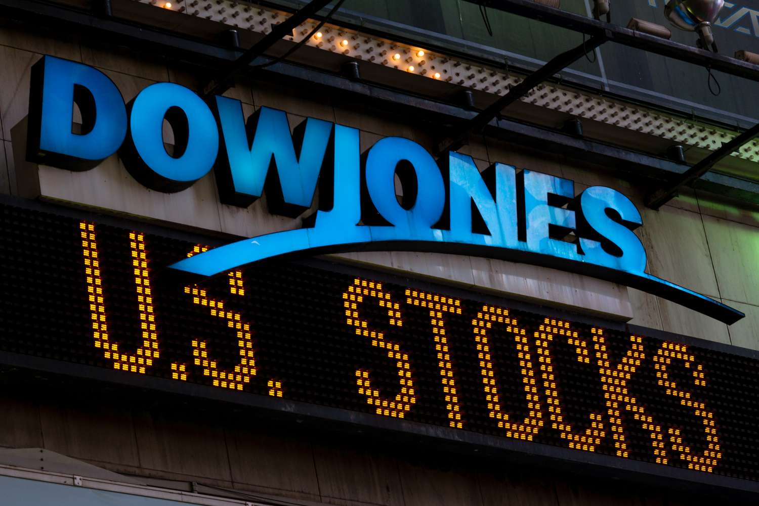 В среду индекс Dow Jones закрылся почти на 200 пунктов выше